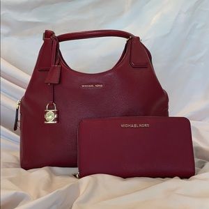 MK Dark red med. tote and clutch 🔐